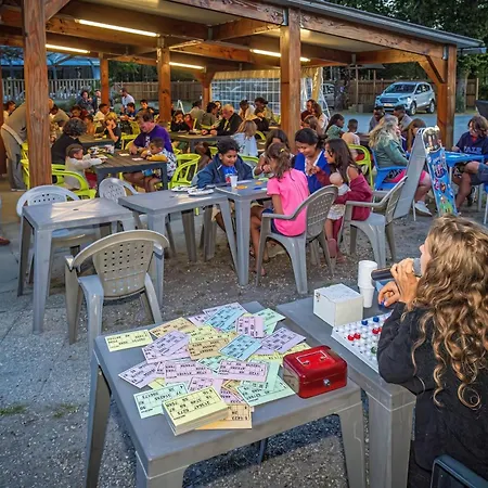Camping L'oree Du Bois - Maeva הורטין